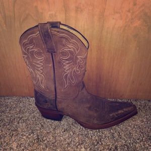Women’s cowboy boots